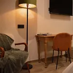 La Jardiniere Oda ve Kahvaltı 3*