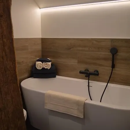 La Jardiniere Bed and Breakfast Érezée