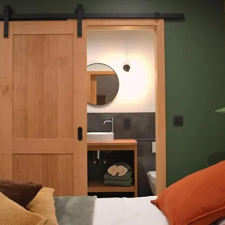 La Jardinière Bed & Breakfast Érezée