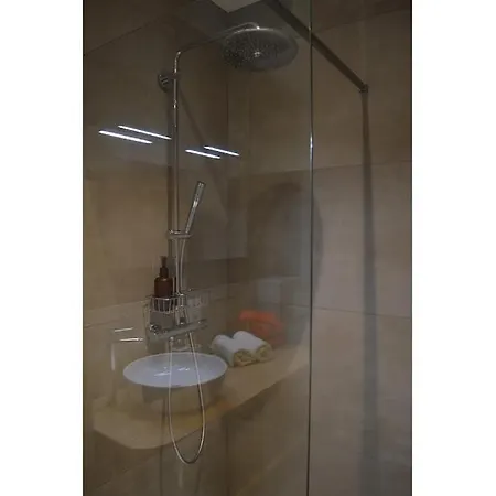 לינה וארוחת בוקר La Jardiniere ארזי