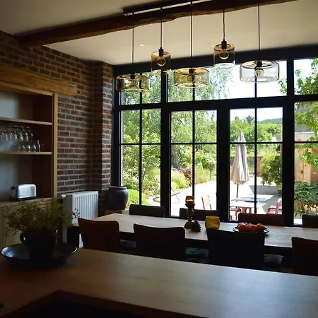 לינה וארוחת בוקר La Jardiniere 3*